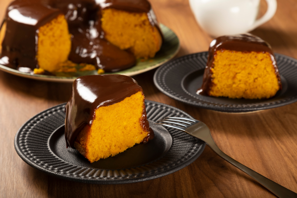 Bolo de Cenoura com Cobertura de Chocolate